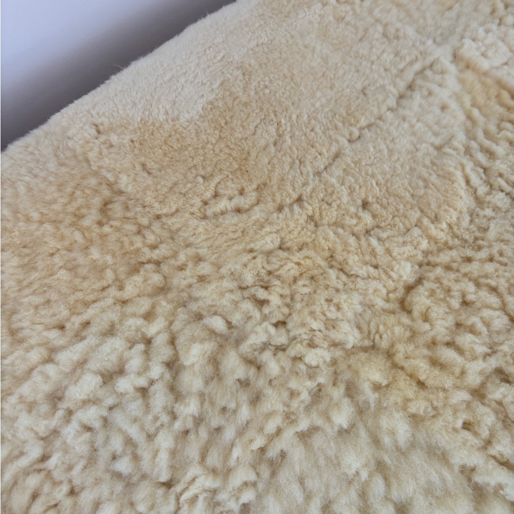 Cozy Organic Sheepskin Mattress Cover Queen Size - Picture 4 of 15